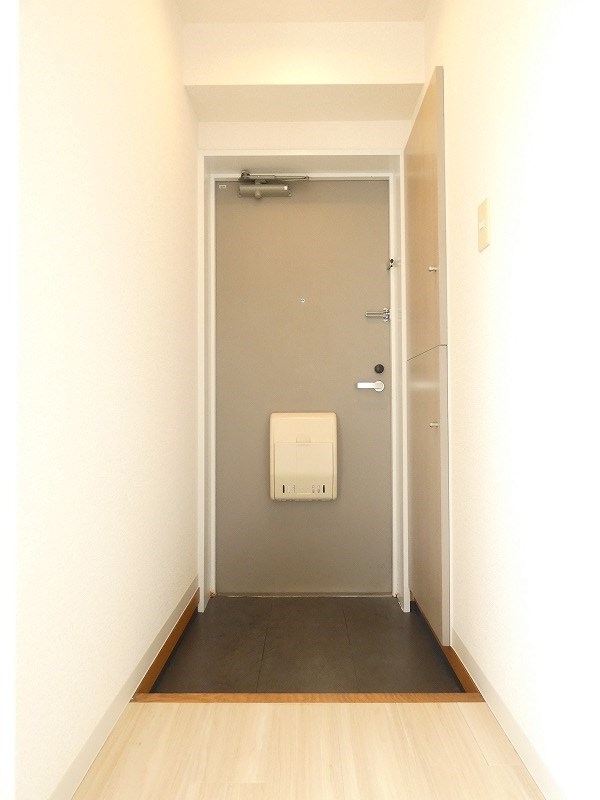 ベルエキップ一番館 玄関