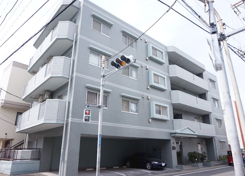 ベルエキップ一番館 302号室 外観