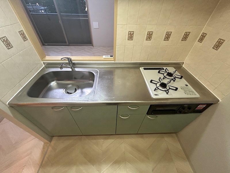 レニエ・ラ・ヴェルトゥ キッチン