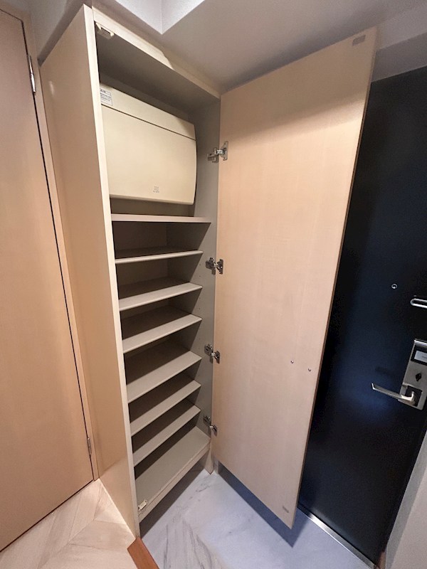 レニエ・ラ・ヴェルトゥ その他7