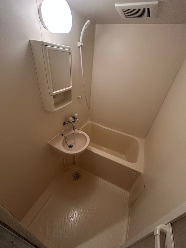 レニエ・ラ・ヴェルトゥ 風呂画像