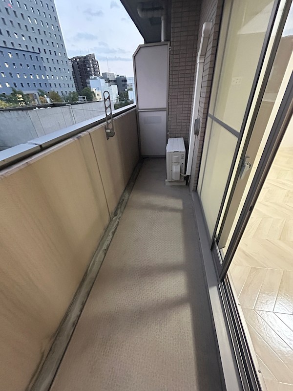 レニエ・ラ・ヴェルトゥ ベランダ