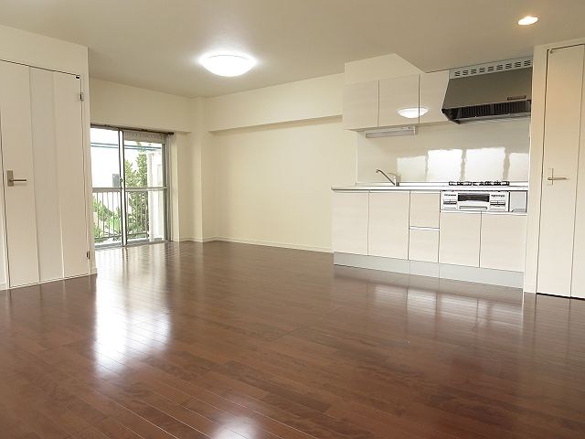 ヴィラロイヤル町屋 リビング