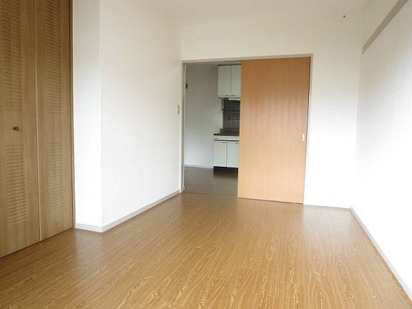 メゾンタカギ ベッドルーム