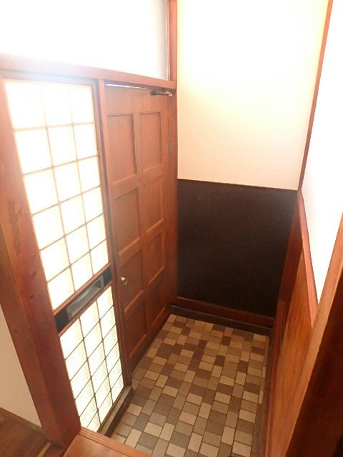本一色２丁目貸家 玄関