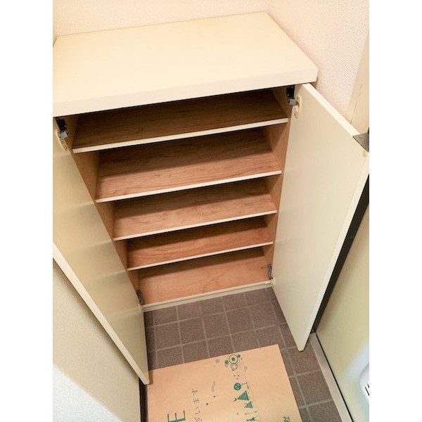 フローラ水山 玄関