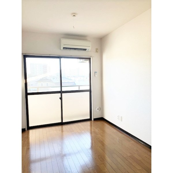 フローラ水山 リビング