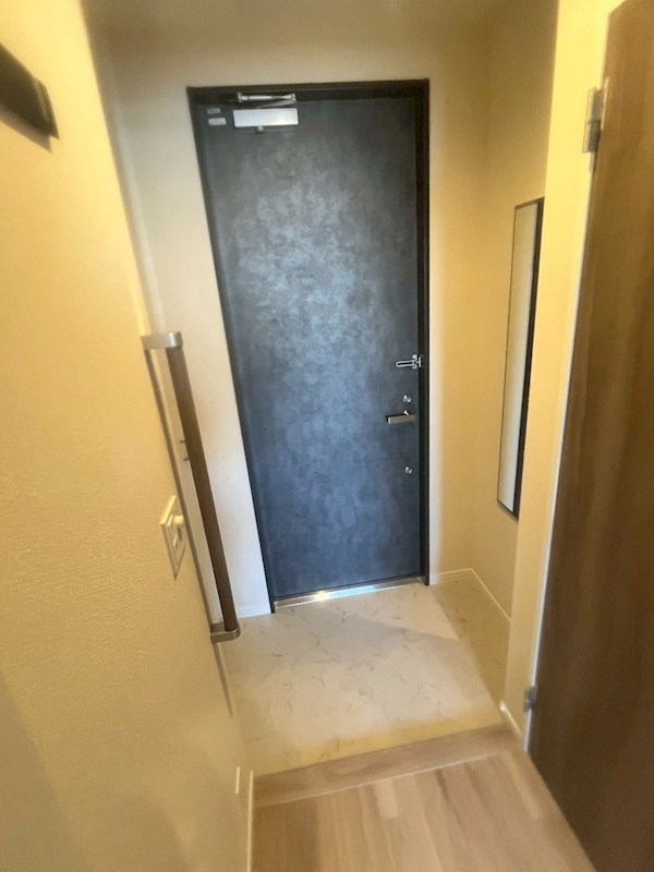 メゾンクレール谷在家 玄関