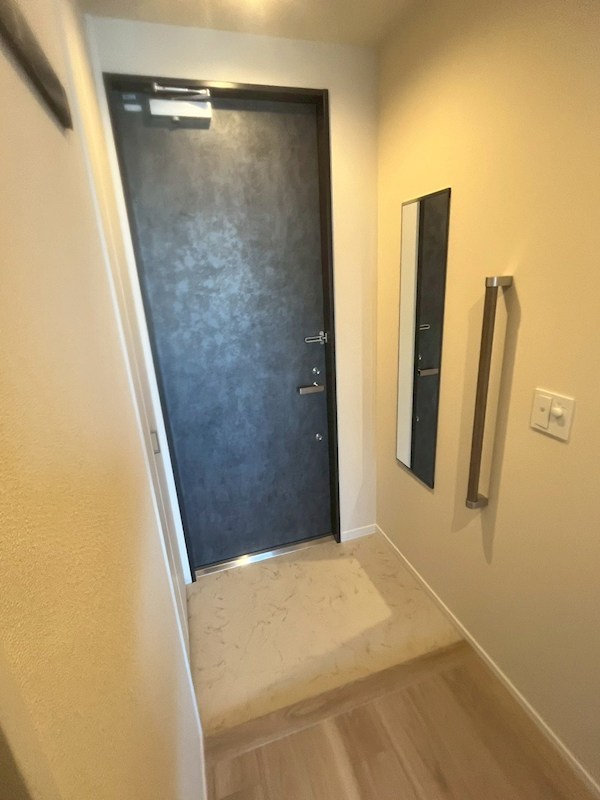 メゾンクレール谷在家 玄関