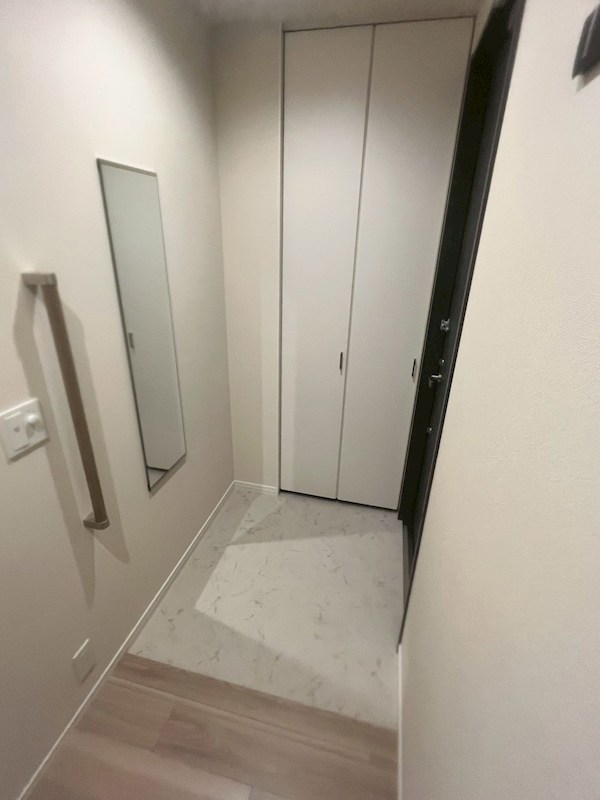 メゾンクレール谷在家 玄関