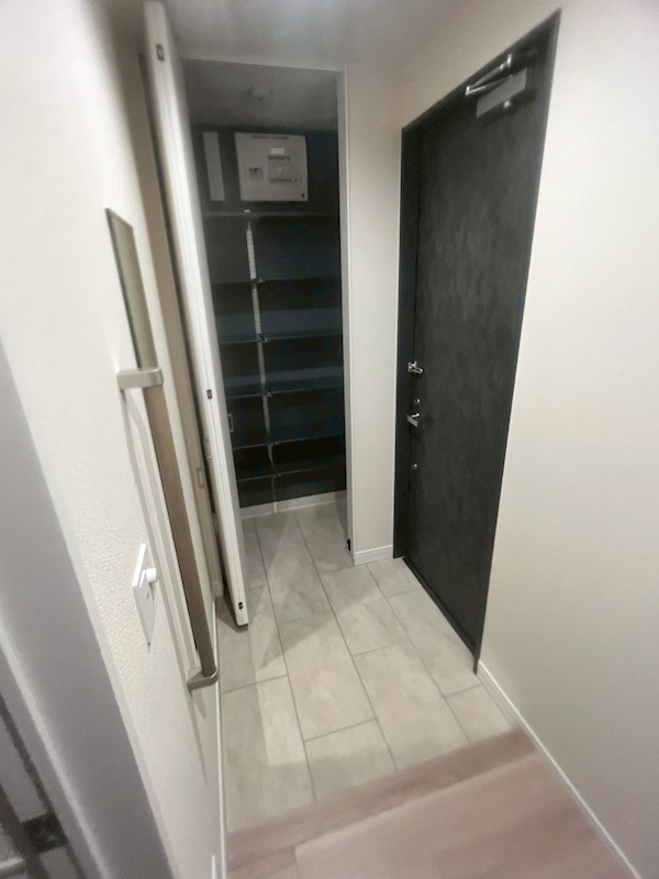 メゾンクレール谷在家 玄関