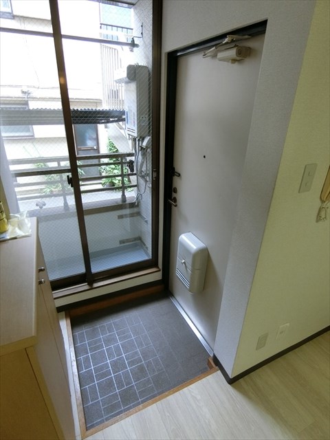 エール谷中    玄関