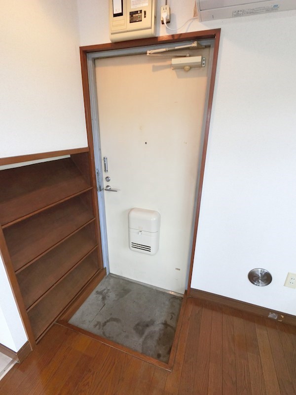 メゾンエイワン 玄関