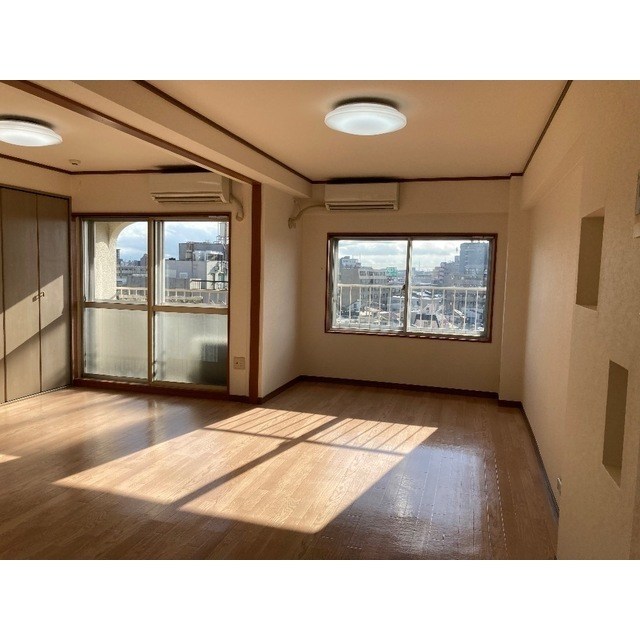 ワコー第9梅田マンション リビング