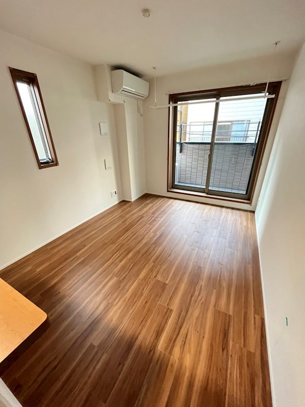 Laut Current リビング