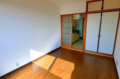 小林ビル ベッドルーム