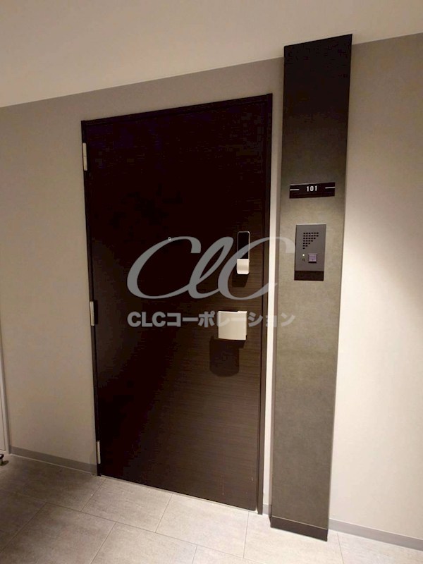 ロイジェント潮見 玄関