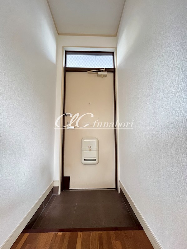 メゾンドローズ 玄関