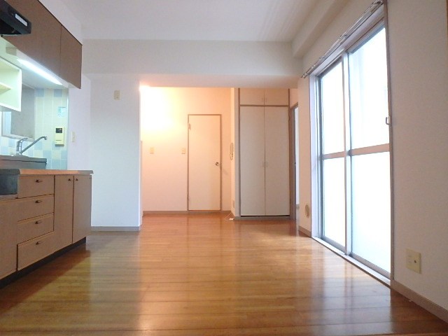 第６メゾンドヨシノ リビング