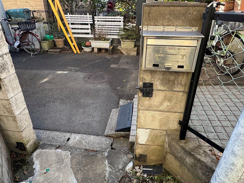 市川市曽谷7丁目戸建 エントランス