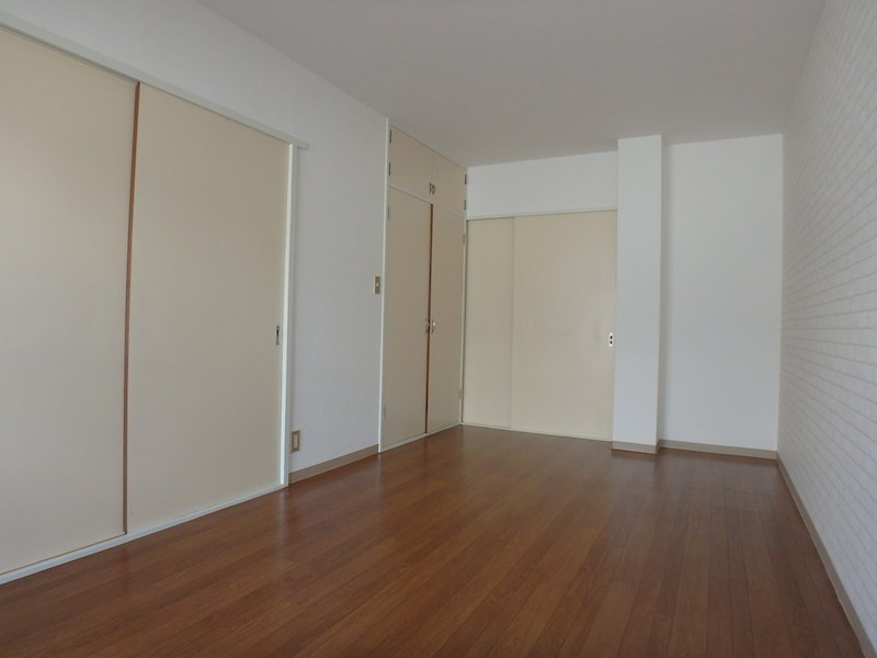 高山ハイツ ベッドルーム