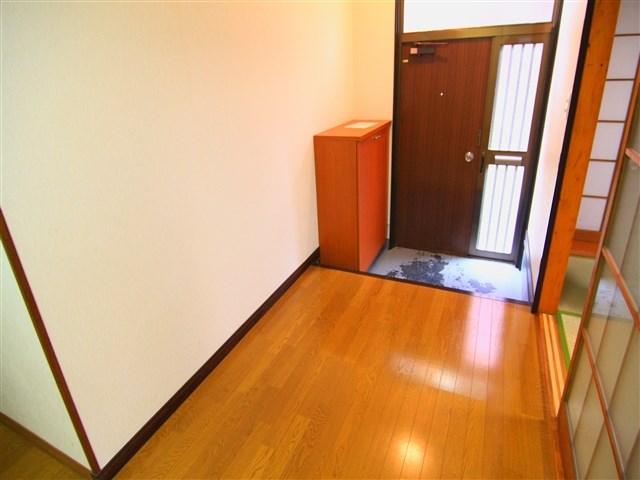 銀英ハイツ   玄関