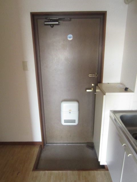 第10オカダビル 玄関