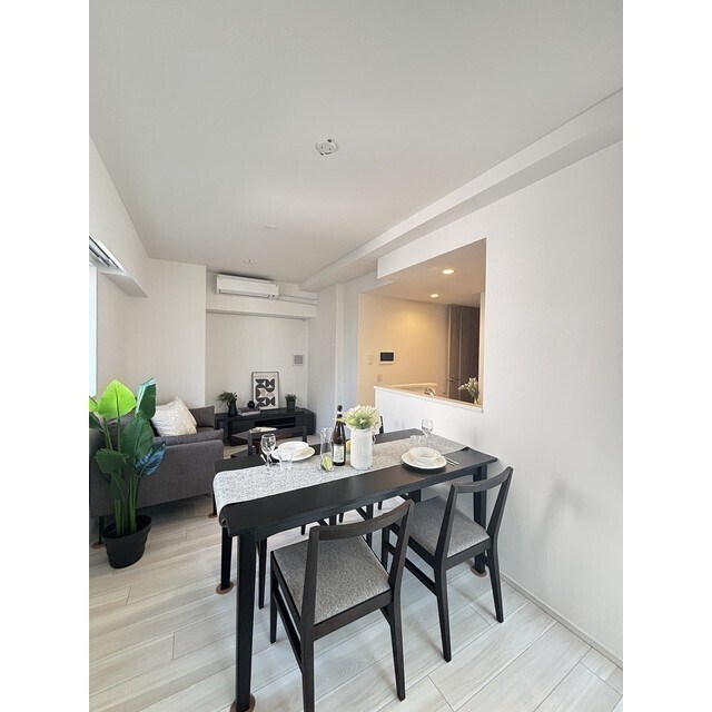 ＭＯＤＩＥＲ　ＧＩＮＺＡ　ＥＡＳＴ リビング