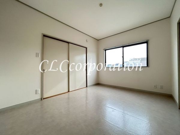 山岡ビル ベッドルーム