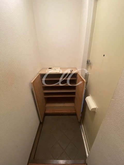 金子アパート 玄関