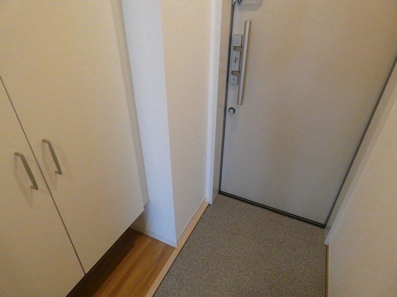 クレッセントＪ 玄関