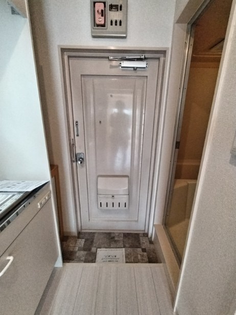 ウォンザハイムB棟 玄関