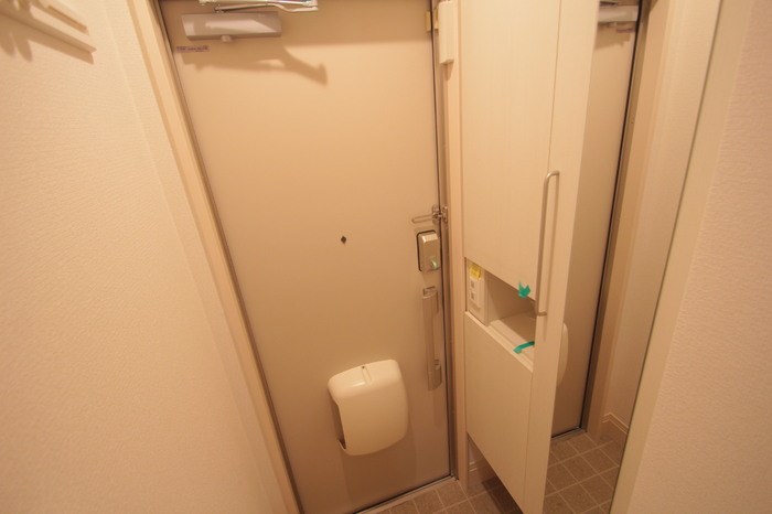 シャルム・y 玄関