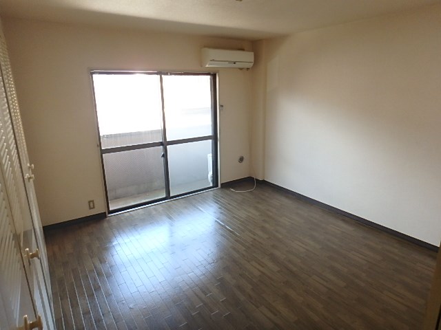 メゾン酒井 ベッドルーム