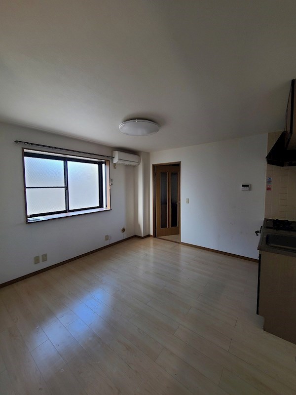 ロイヤルサンハイツ   リビング