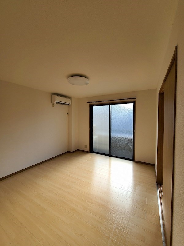 ロイヤルサンハイツ   ベッドルーム