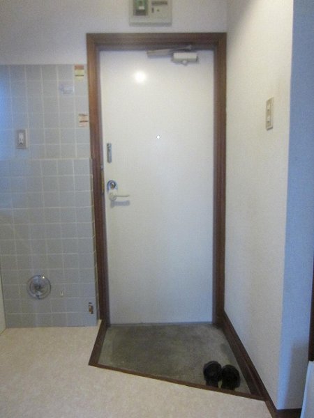 メゾンジュネス 玄関