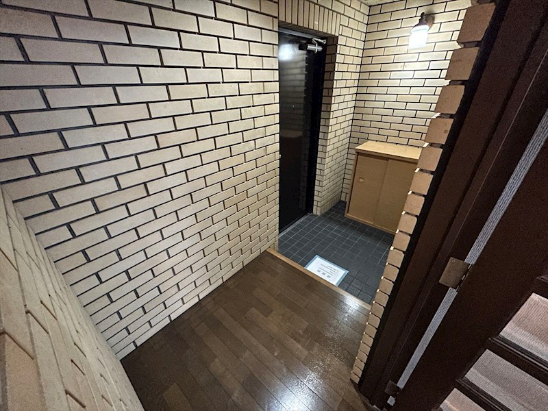 ＳＵＮ　ＯＬＩＶＥ新名 玄関