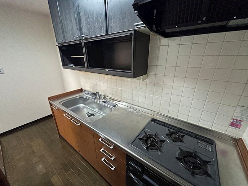 ＳＵＮ　ＯＬＩＶＥ新名 キッチン