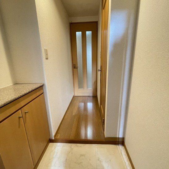 パールピアス 玄関