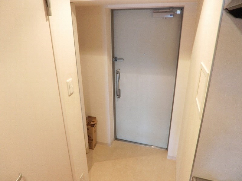 ニューボンデージ  玄関