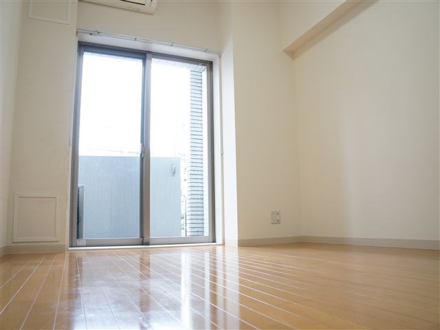 ニューボンデージ  リビング