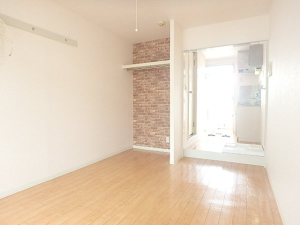 モア４ リビング