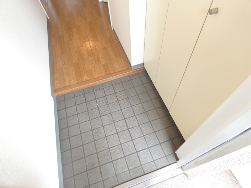 ルミエール西綾瀬  玄関