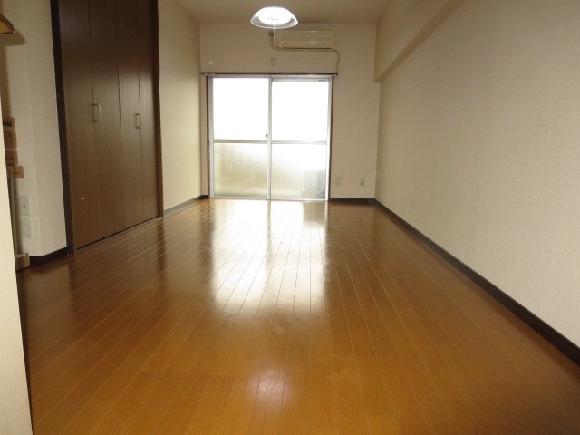 内田ビル ベッドルーム