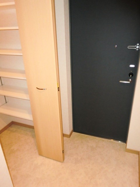 ロイヤルパークス梅島 玄関