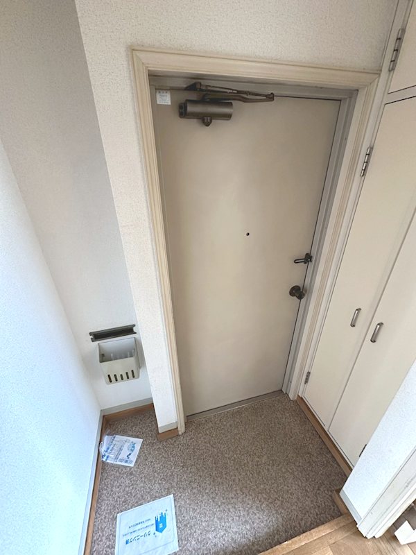 サンシティヒコタＣ-2 玄関