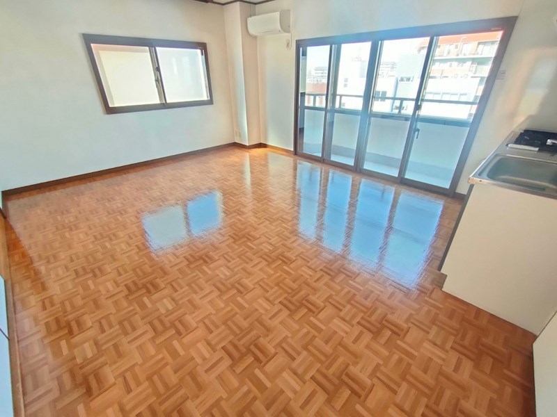 磯貝ビル リビング