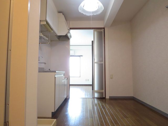 三家第1ビル リビング