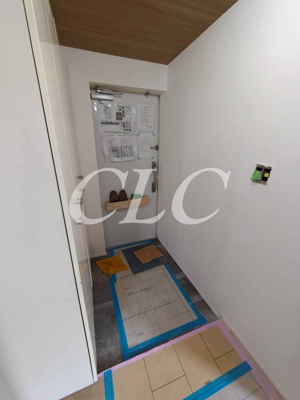 レジディア根岸  玄関